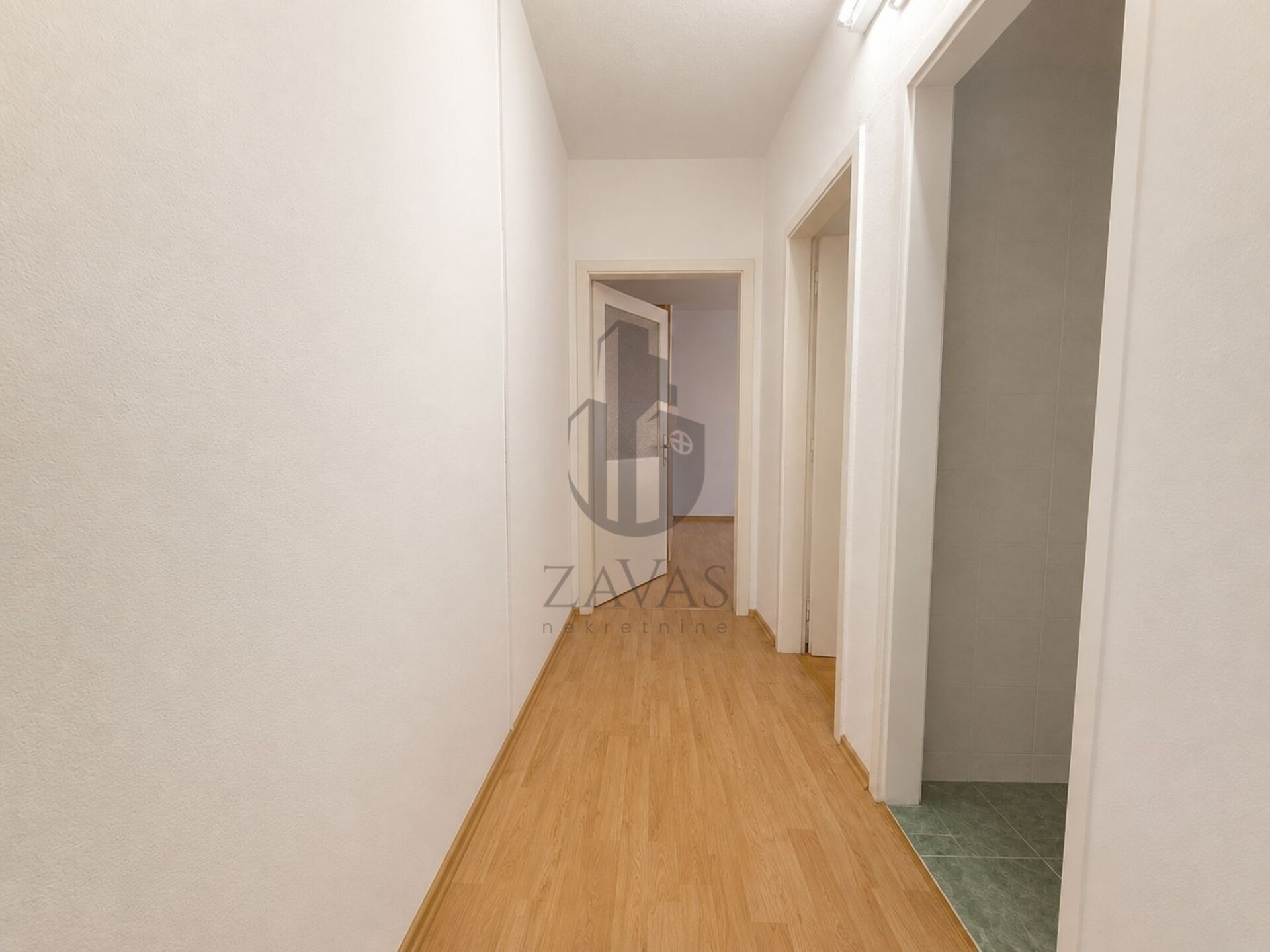 Zagreb, Kruge: Dvosobni stan 45m² s balkonom! (5)