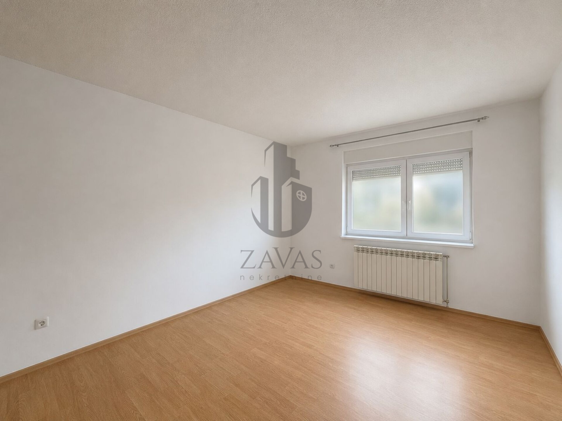 Zagreb, Kruge: Dvosobni stan 45m² s balkonom!