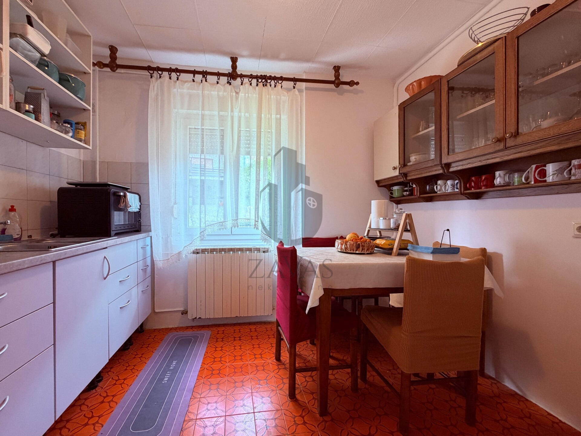 Zagreb, Gračani: 4-sobni stan s 182m² privatnog dvorišta i parkingom! (10)