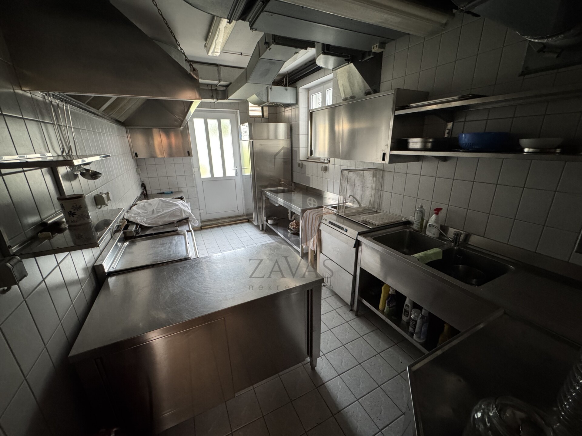 Hotel/vila, Brač: Supetar - 741 m2 (20)