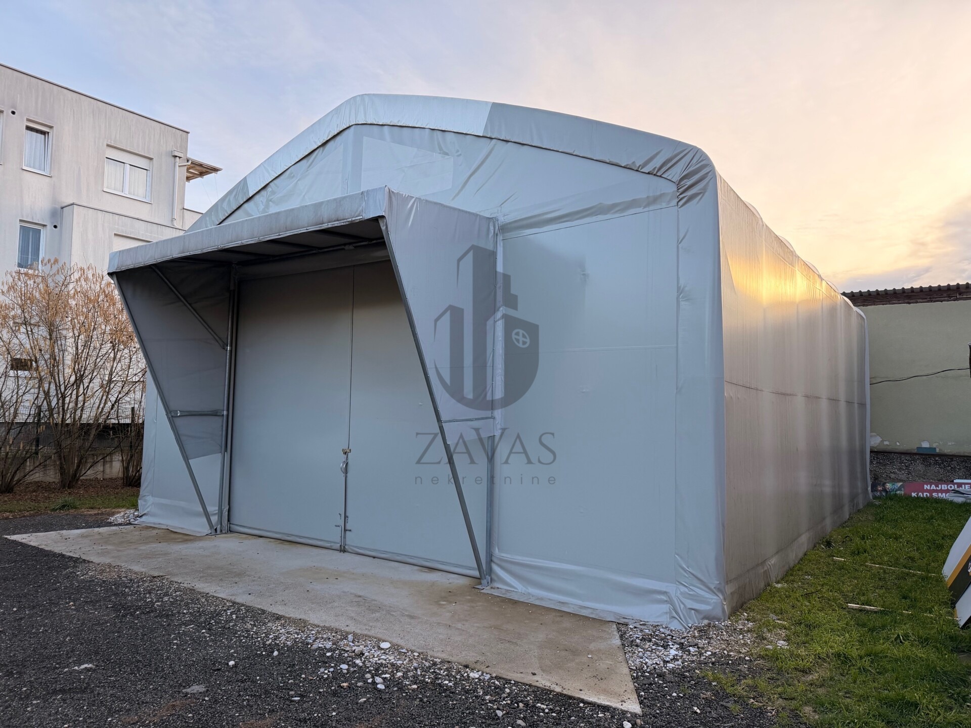Hala, Zagreb: Jakuševec - 120 m2 (svi priključci)