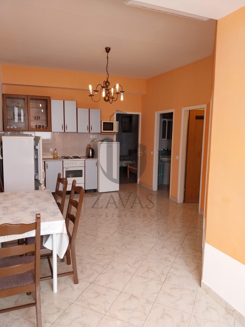 Kuća s tri apartmana: Vodice (Bristak-Blata) - 220 m2, (200m od mora) (2)