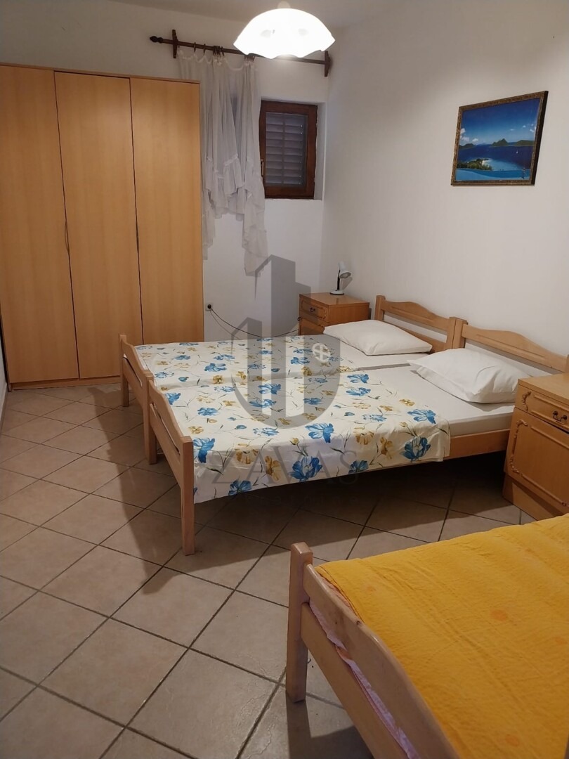 Kuća s tri apartmana: Vodice (Bristak-Blata) - 220 m2, (200m od mora) (3)