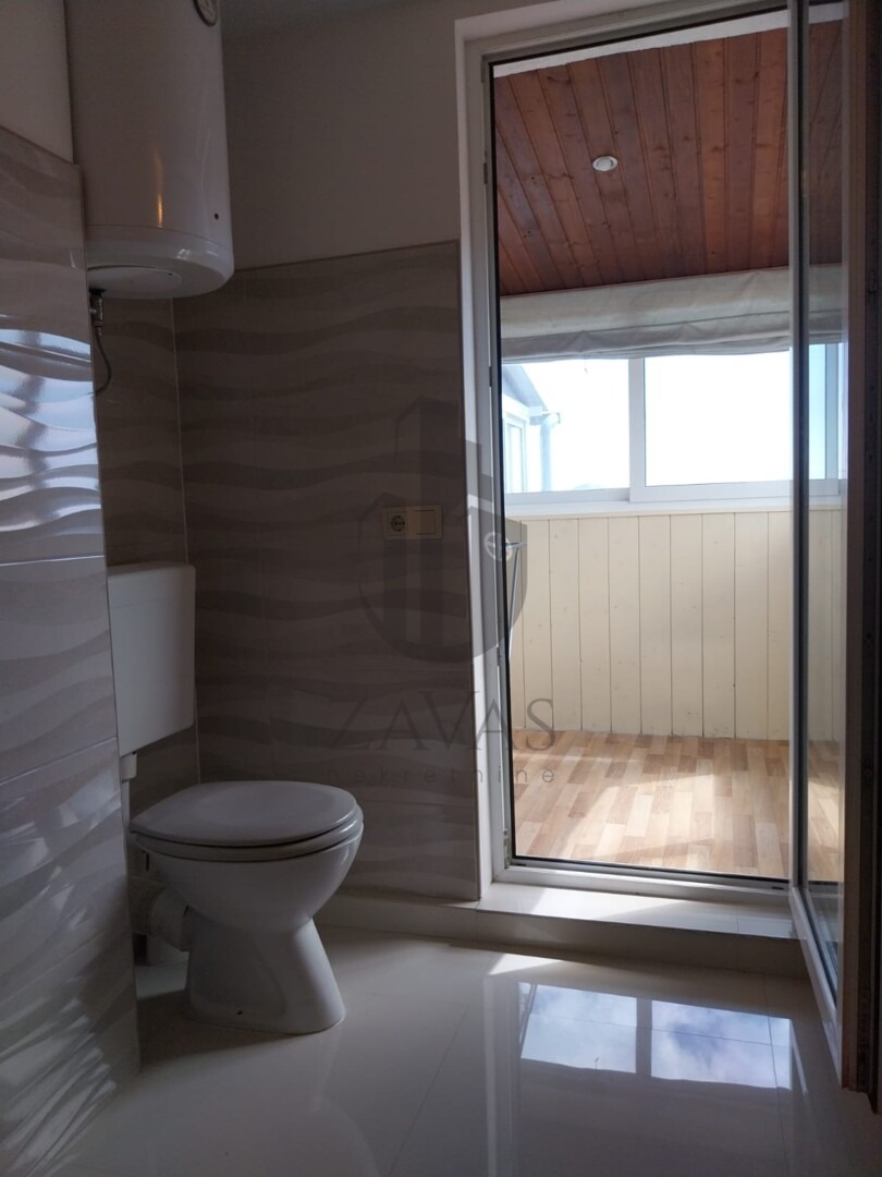 Kuća s tri apartmana: Vodice (Bristak-Blata) - 220 m2, (200m od mora) (19)