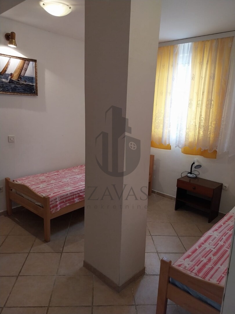 Kuća s tri apartmana: Vodice (Bristak-Blata) - 220 m2, (200m od mora) (5)