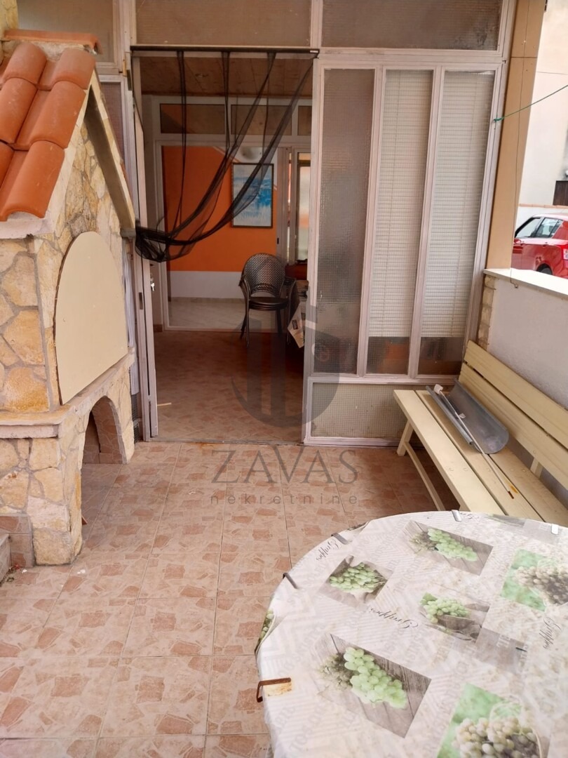 Kuća s tri apartmana: Vodice (Bristak-Blata) - 220 m2, (200m od mora) (9)