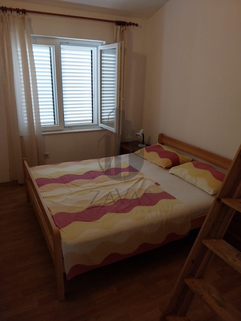 Kuća s tri apartmana: Vodice (Bristak-Blata) - 220 m2, (200m od mora) (17)