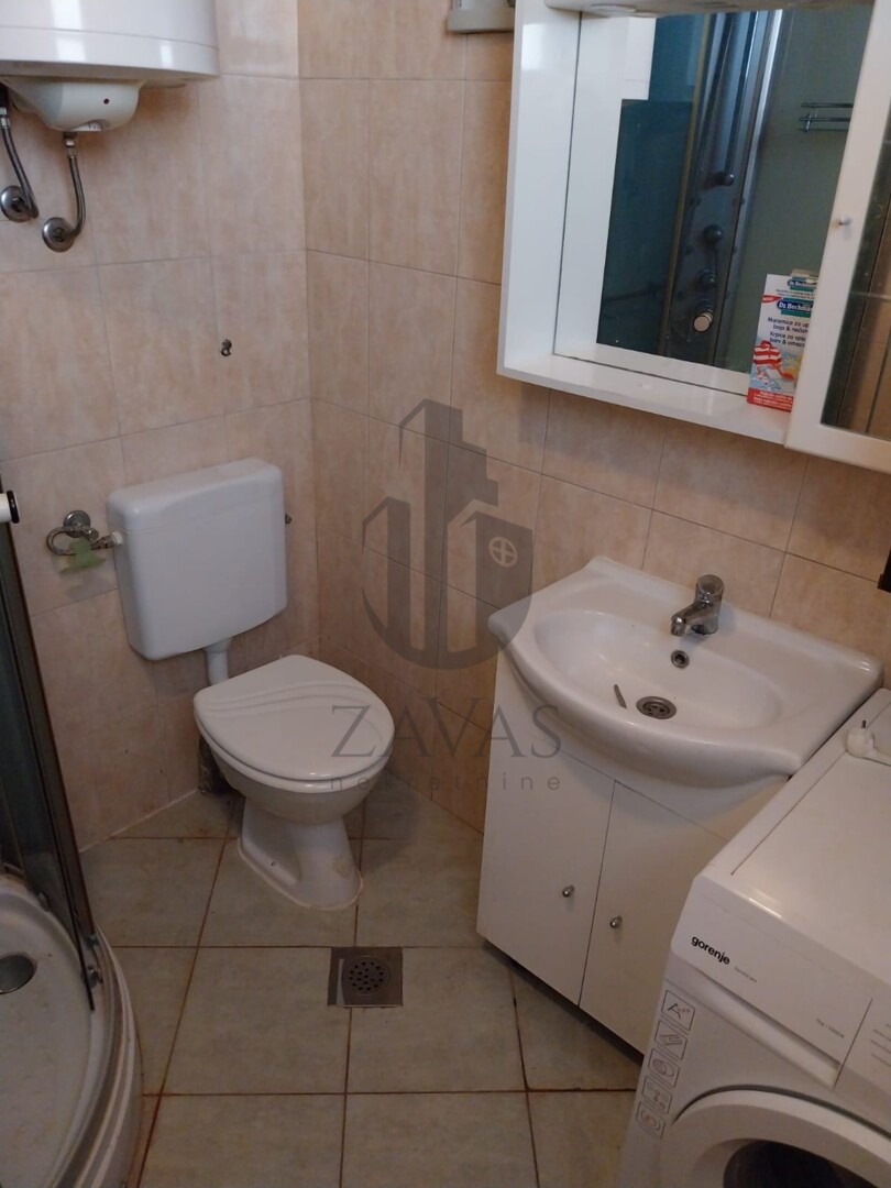 Kuća s tri apartmana: Vodice (Bristak-Blata) - 220 m2, (200m od mora) (7)