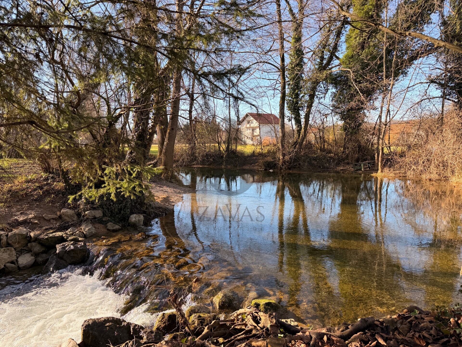 Kuća, Duga Resa, kraj Otoka Ljubavi 270 m2 + veliko zemljište