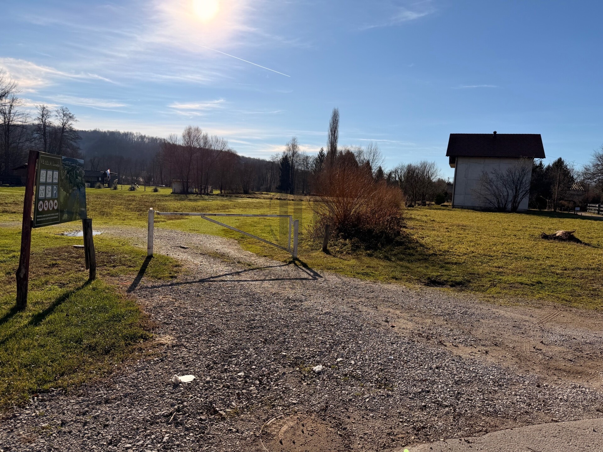 Kuća, Duga Resa, kraj Otoka Ljubavi 270 m2 + veliko zemljište (20)