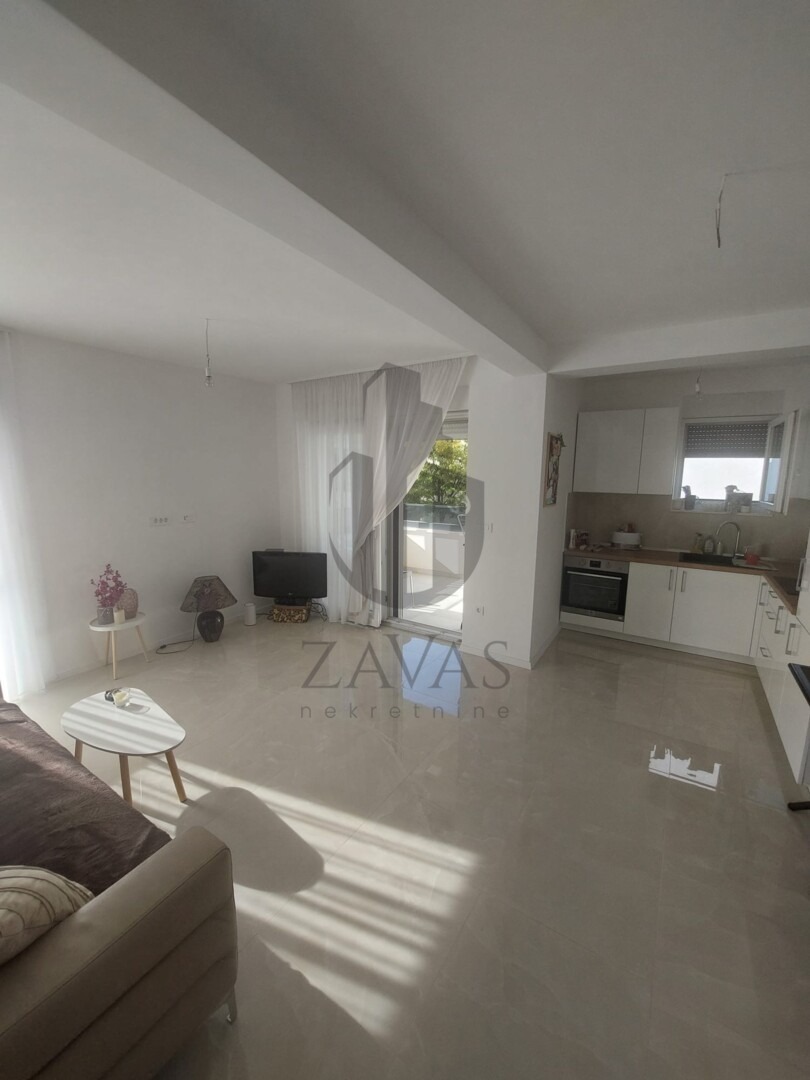 Stan, novogradnja Vodice (centar/blizina mora): 58m2 - parkirno mjesto (2)