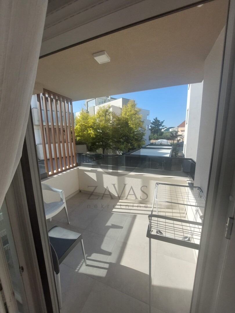 Stan, novogradnja Vodice (centar/blizina mora): 58m2 - parkirno mjesto (12)