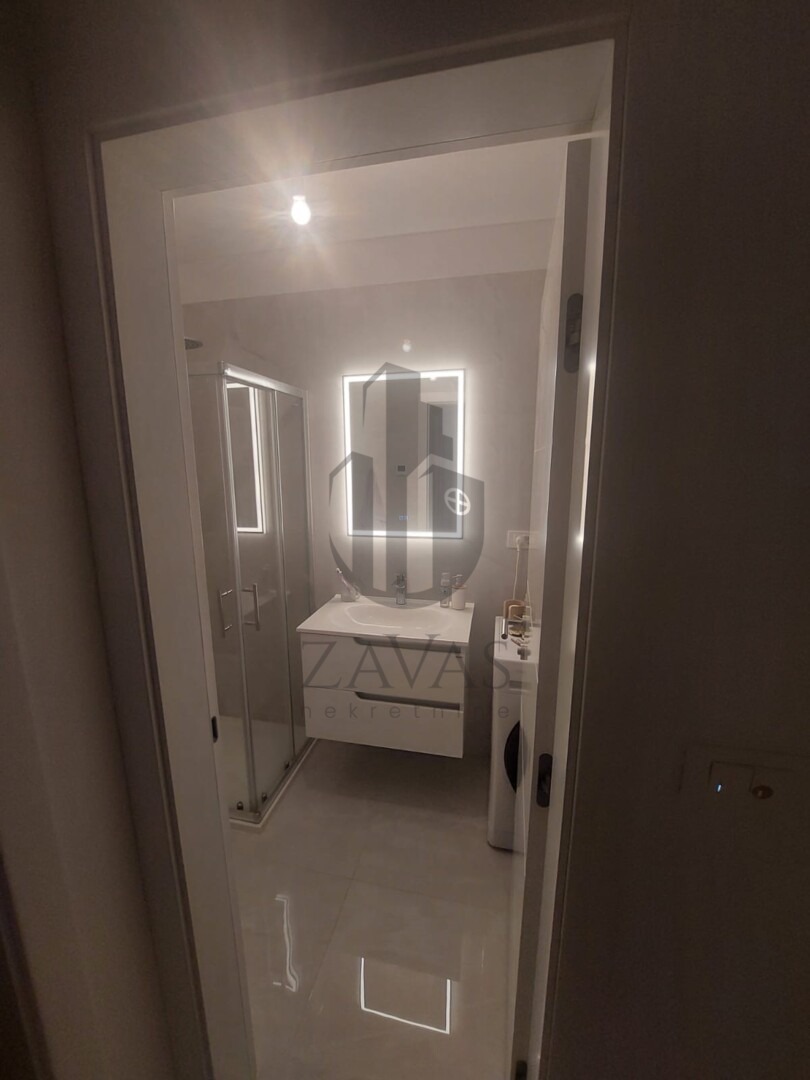 Stan, novogradnja Vodice (centar/blizina mora): 58m2 - parkirno mjesto (10)