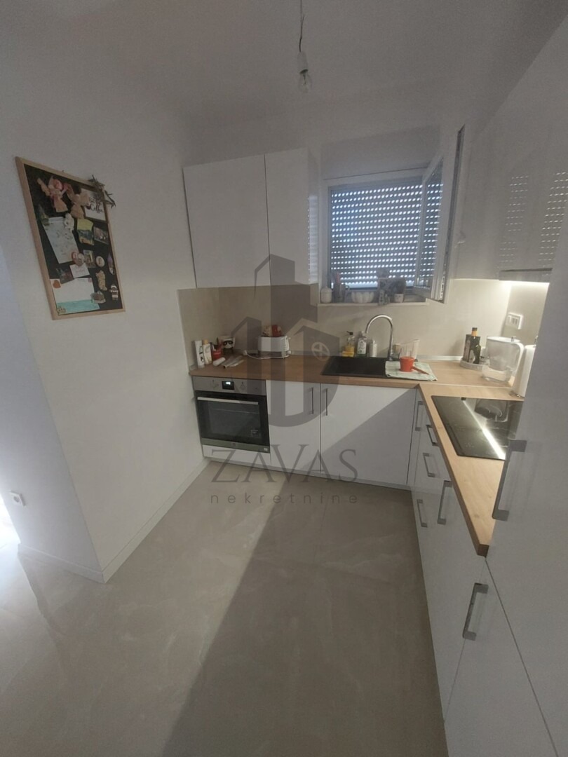 Stan, novogradnja Vodice (centar/blizina mora): 58m2 - parkirno mjesto (8)
