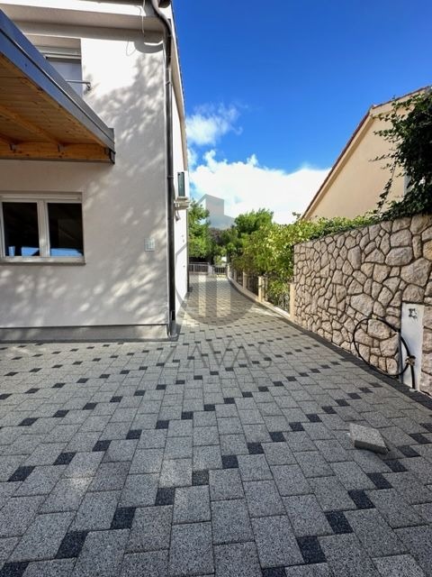 Kuća: Rab, Barbat, 93m2+6 parking mjesta+ spremište+ terasa+ vrt (16)