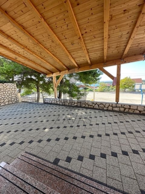 Kuća: Rab, Barbat, 93m2+6 parking mjesta+ spremište+ terasa+ vrt (4)