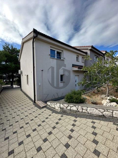 Kuća: Rab, Barbat, 93m2+6 parking mjesta+ spremište+ terasa+ vrt (19)