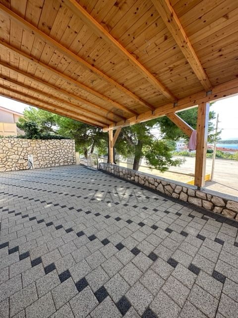 Kuća: Rab, Barbat, 93m2+6 parking mjesta+ spremište+ terasa+ vrt (5)