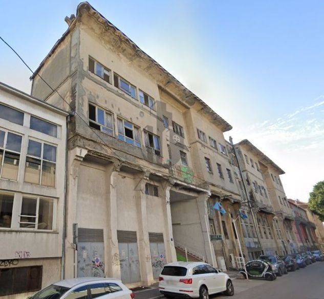 Zgrada za renovaciju: Rijeka - 5938 m2