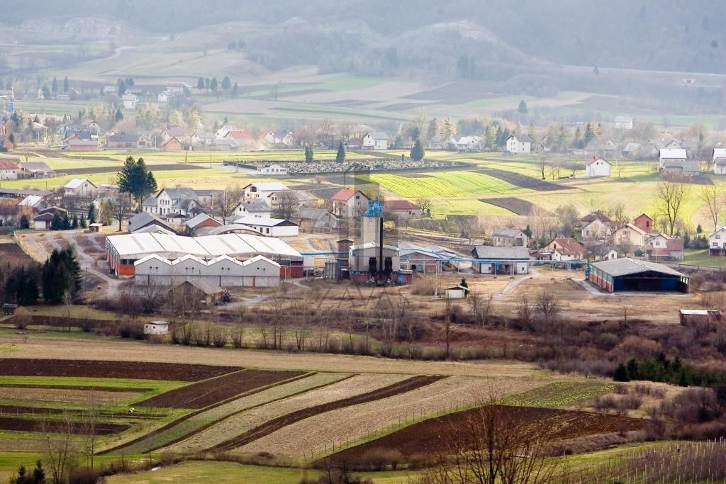 Prodaja industrijskog kompleksa: Josipdol - 110000 m2