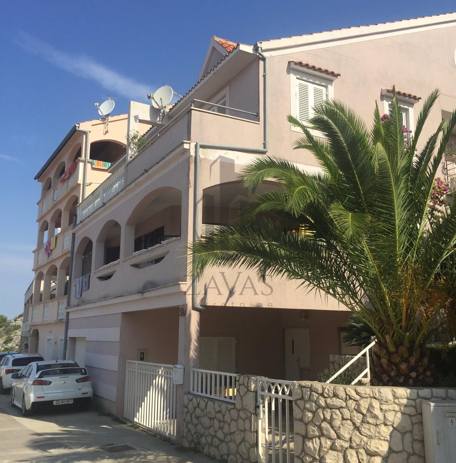Kuća s tri stana: Pakoštan, Drage - 400 m2