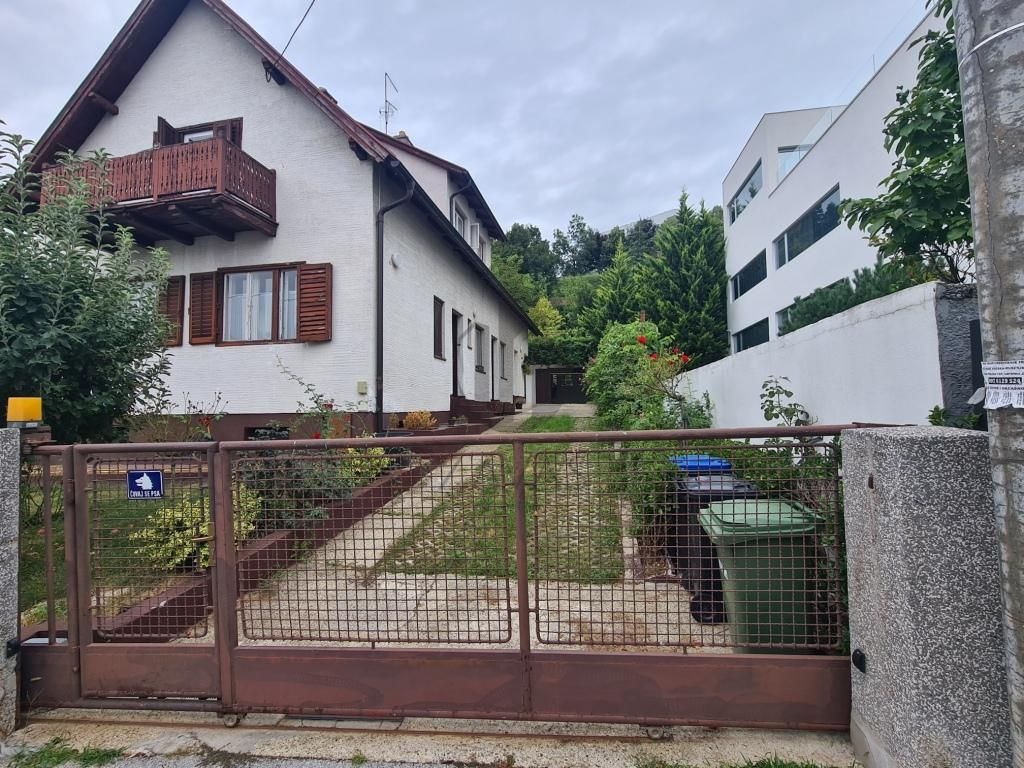 ZAGREB: ELITNA ZONA TOŠEVAC - POLA KUĆE NA PRODAJU (2)