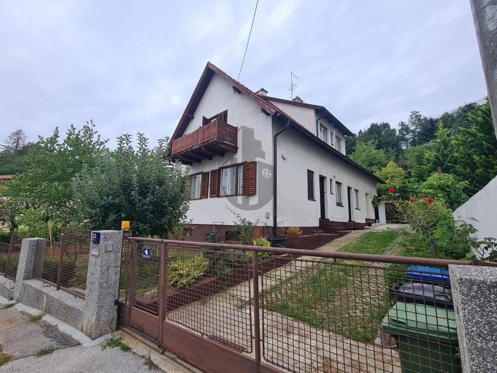 ZAGREB: ELITNA ZONA TOŠEVAC - POLA KUĆE NA PRODAJU