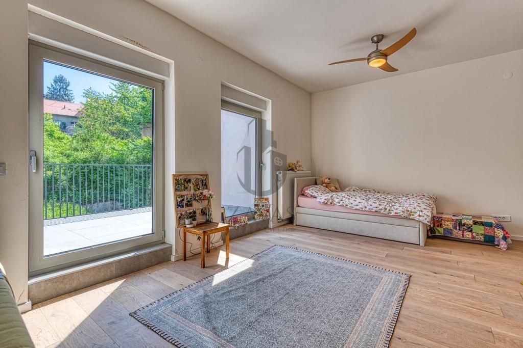 Eskluzivan stan, Zagreb Medveščak: 205m2, *vrt, *kamin ,*jacuzzi (17)