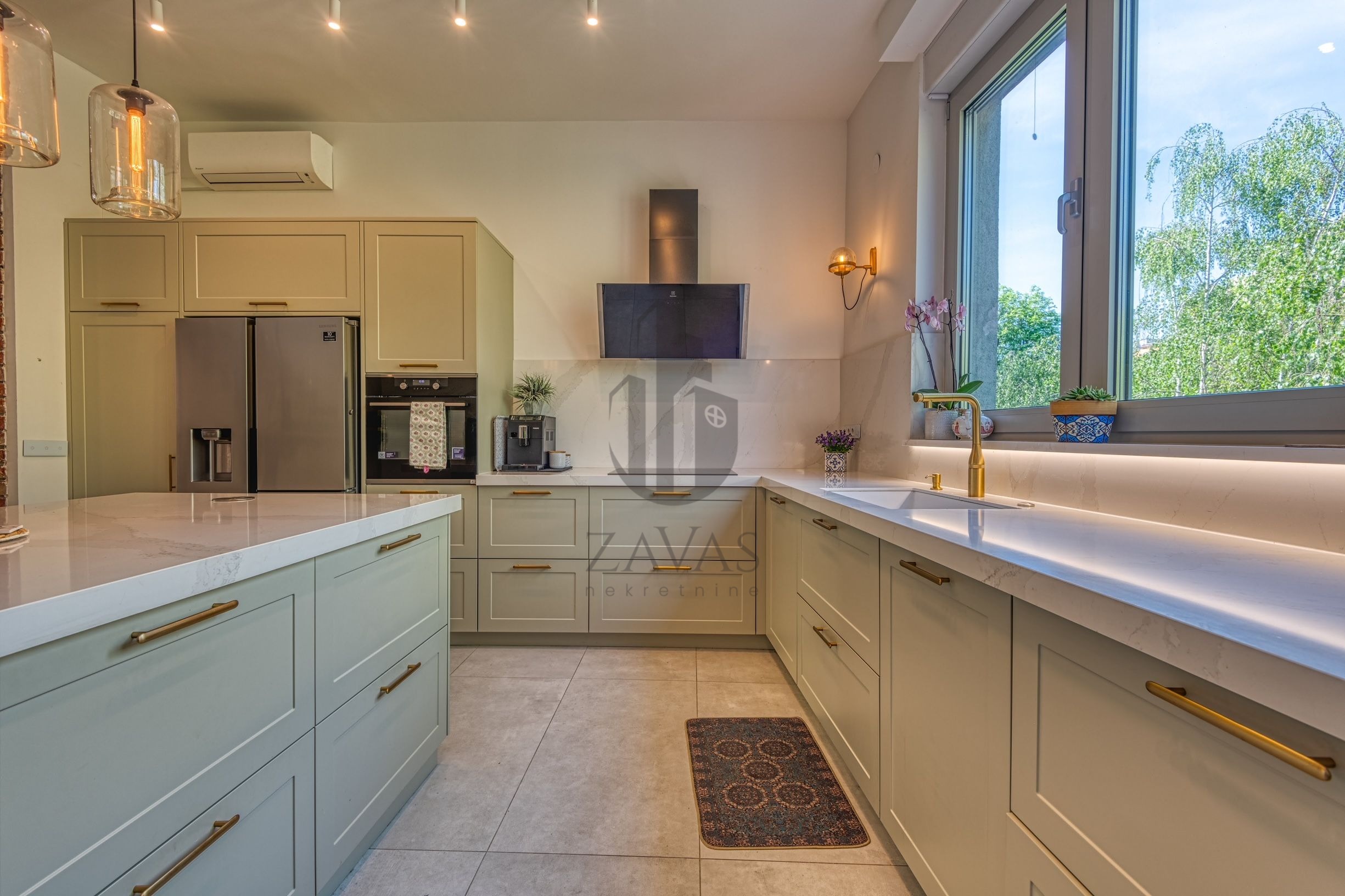 Eskluzivan stan, Zagreb Medveščak: 205m2, *vrt, *kamin ,*jacuzzi (3)
