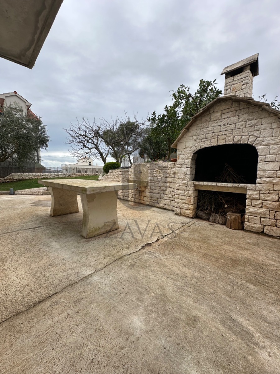 Kuća: Otok Čiovo, 240m2+ 608m2 okućnice (21)