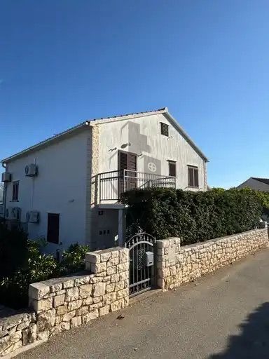 Kuća, Postira - 434 m2 (tri apartmana) (2)