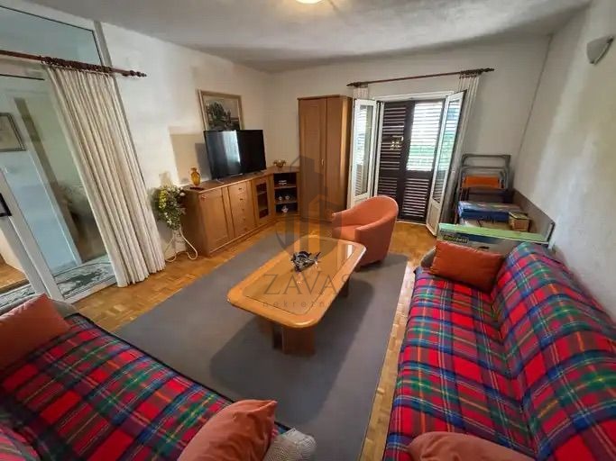Kuća, Postira - 434 m2 (tri apartmana) (13)