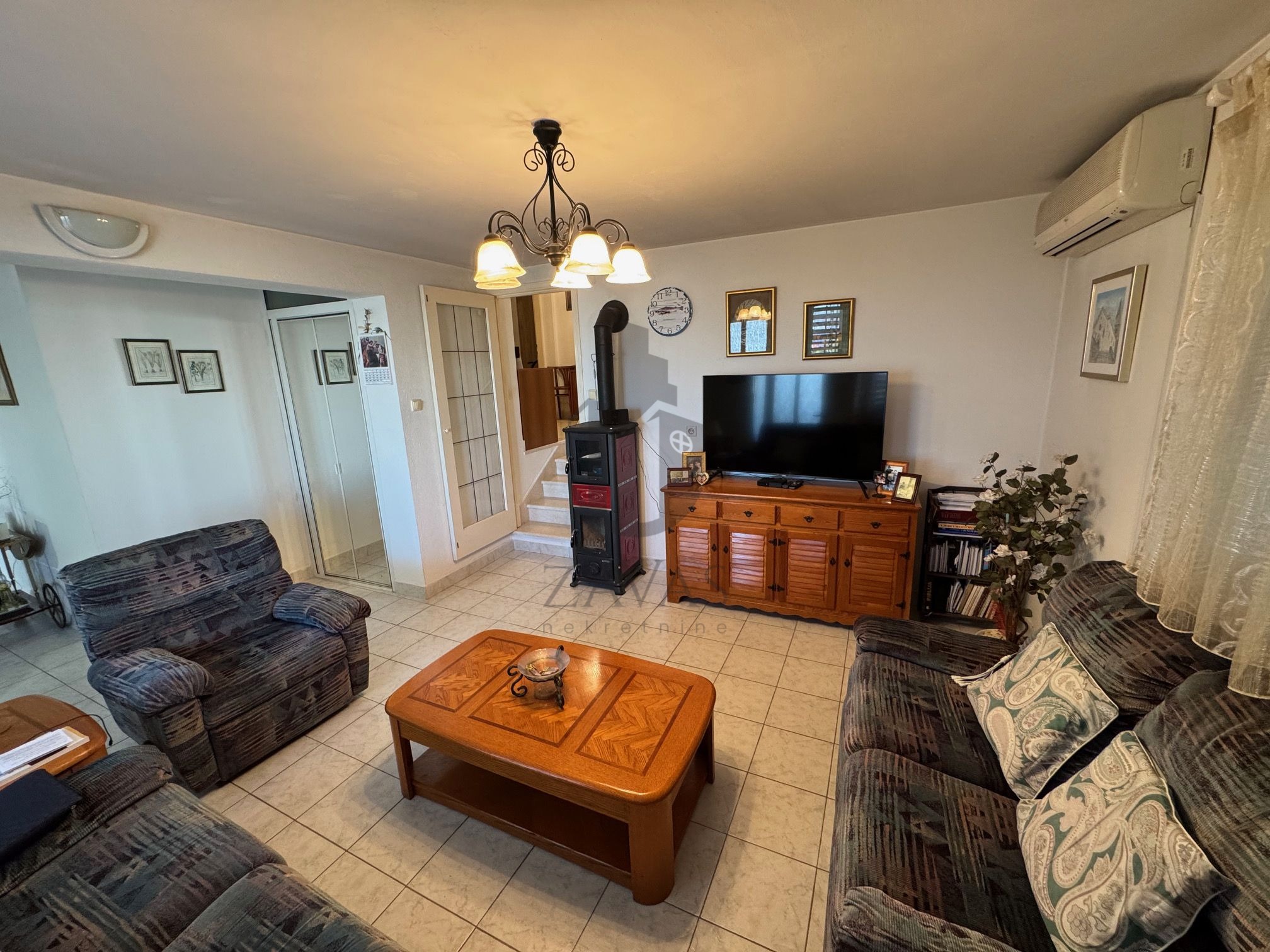Kuća, Postira - 434 m2 (tri apartmana) (6)